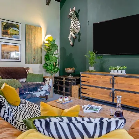 3 Bed In Oc-t30197 Appartamento